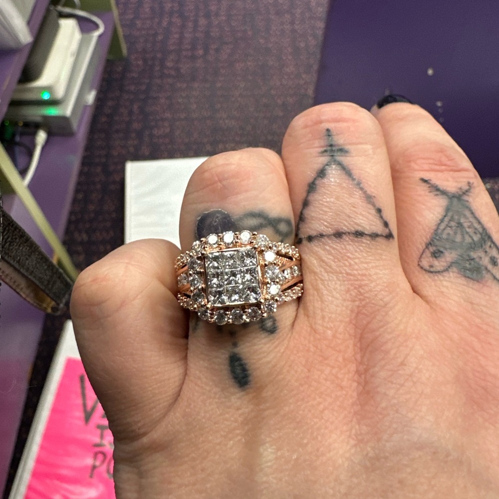 Elegant Rose Gold Diamond Ring